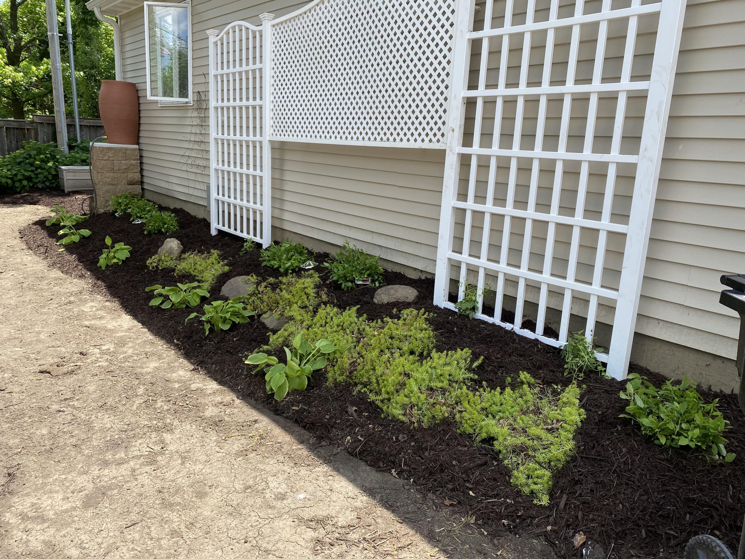 Krueger Lawn and Landscaping's expertly laid mulch bed.