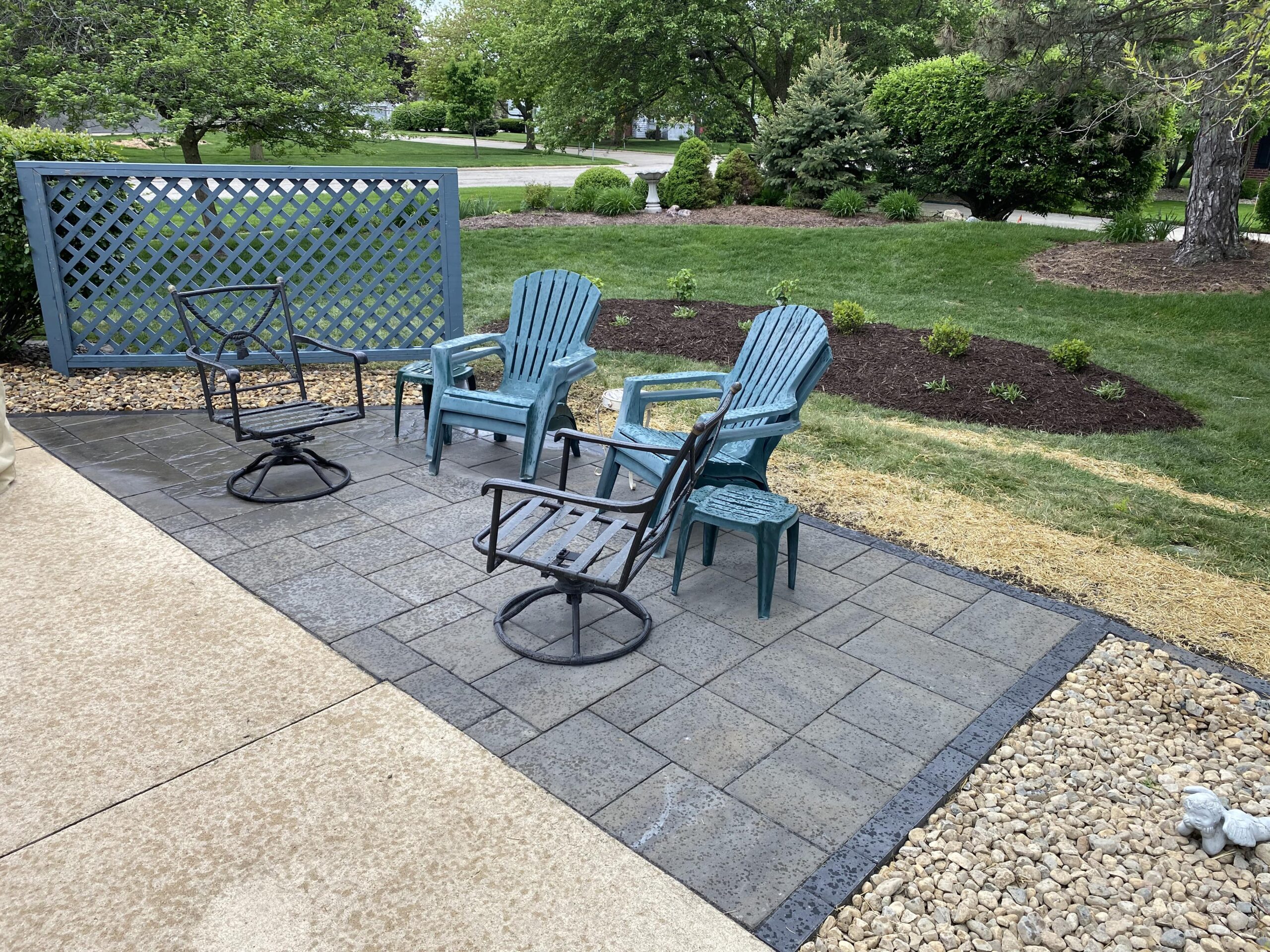 Krueger Lawn and Landscaping designs and installs stunning outdoor patios.